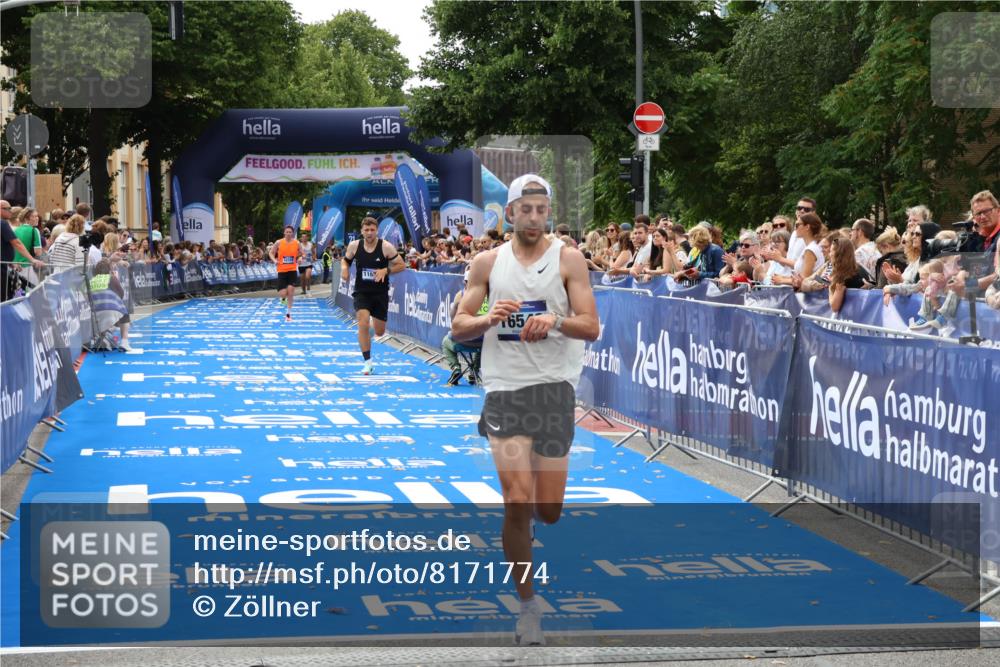 29.06.2025 - hella hamburg halbmarathon Zöllner http://msf.ph/oto/8171774 29.06.2025 10:22:59 Ziel 11624, 16548, 18328 meine-sportfotos.de