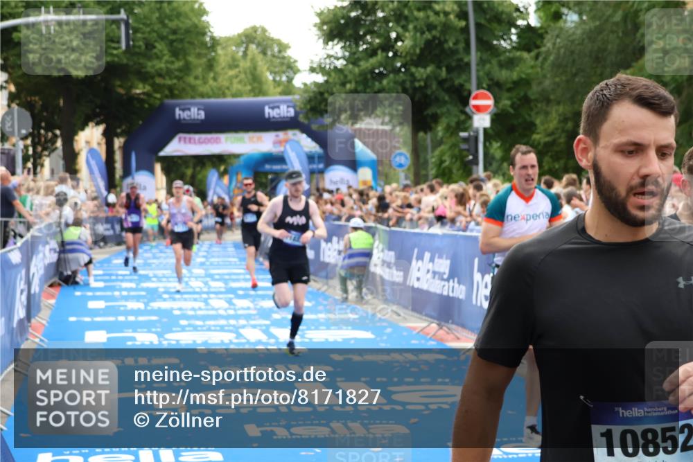 29.06.2025 - hella hamburg halbmarathon Zöllner http://msf.ph/oto/8171827 29.06.2025 10:36:37 Ziel 2121, 3809, 6915, 8121, 9296, 11833, 16523, 17723 meine-sportfotos.de
