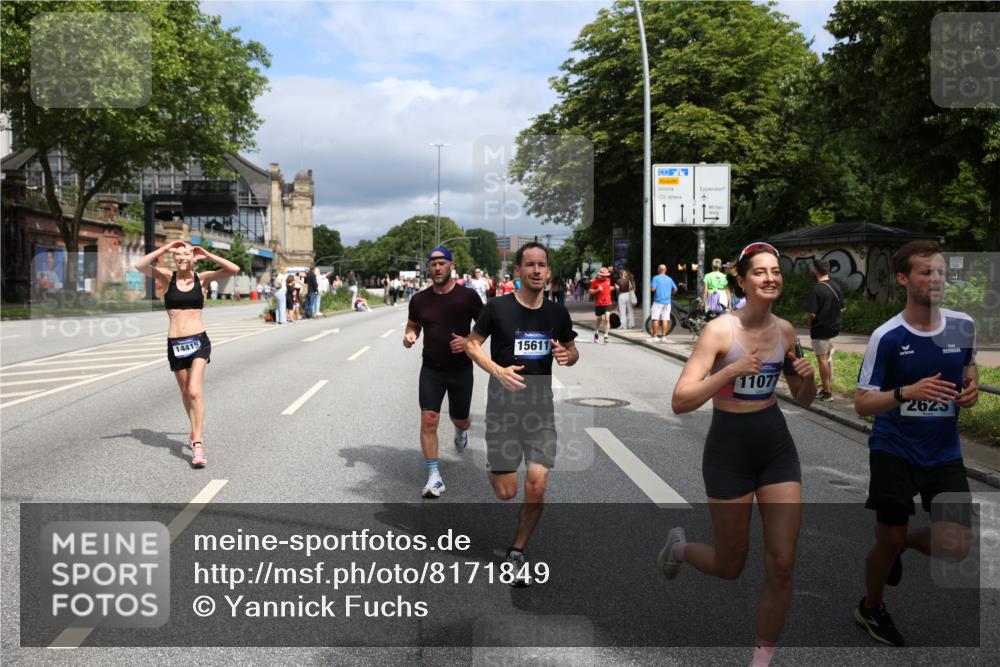 29.06.2025 - hella hamburg halbmarathon Yannick Fuchs http://msf.ph/oto/8171849 29.06.2025 10:41:19 20KM 1012, 1070, 1689, 1942, 2274, 2623, 3304, 5129, 5472, 5532, 5889, 6203, 6630, 7480, 7908, 8564, 9051, 9305, 9497, 10122, 10208, 10211, 10423, 11077, 11858, 12808, 13303, 13554, 14415, 14449, 14482, 14594, 15026, 15611, 15714, 15825, 15923, 16089, 16175, 16819, 17718, 18297, 18356 meine-sportfotos.de