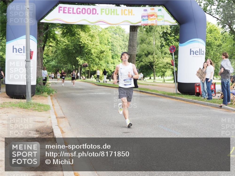 29.06.2025 - hella hamburg halbmarathon MichiJ http://msf.ph/oto/8171850 29.06.2025 10:15:16 Zwischen KM18-KM19 11078, 14836 meine-sportfotos.de