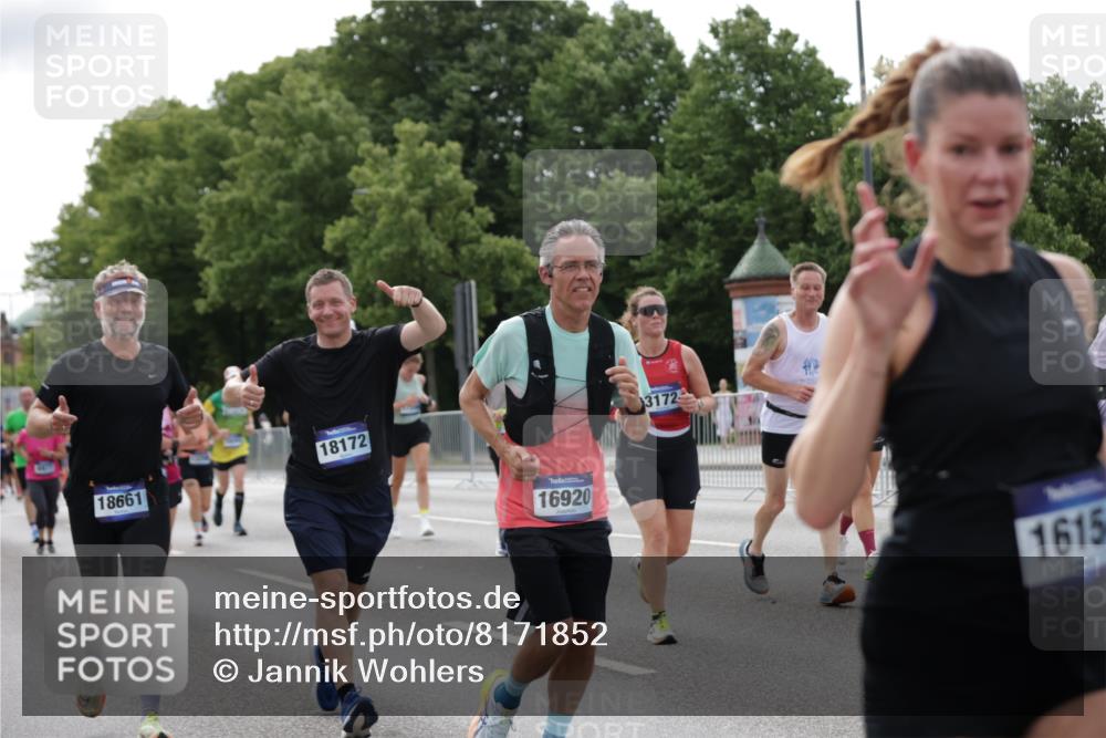29.06.2025 - hella hamburg halbmarathon Jannik Wohlers http://msf.ph/oto/8171852 29.06.2025 10:21:43 Lombardsbrücke 1003, 1294, 1419, 1963, 2009, 2063, 2514, 2744, 3050, 3172, 3458, 3606, 3768, 4046, 4366, 5641, 6676, 6881, 6977, 7162, 8431, 8860, 8884, 8954, 9002, 9327, 9516, 9788, 9807, 10088, 10167, 10710, 11440, 12894, 13255, 14053, 14055, 14059, 14168, 14180, 14442, 15129, 15324, 15635, 15660, 16143, 16154, 16161, 16796, 16920, 17416, 17556, 17696, 17944, 18172, 18661, 19008, 19154 meine-sportfotos.de