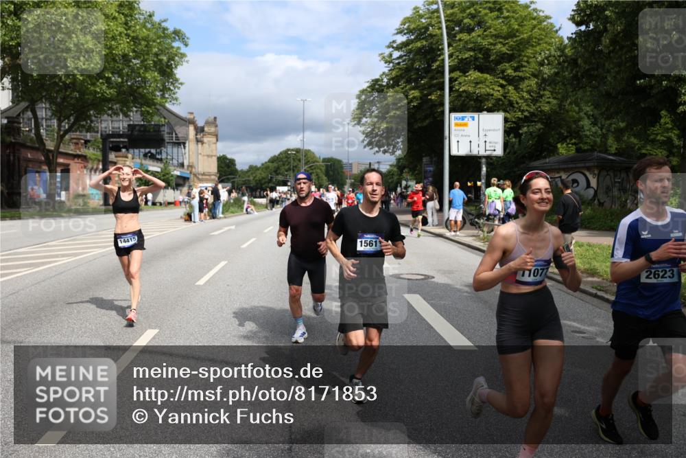 29.06.2025 - hella hamburg halbmarathon Yannick Fuchs http://msf.ph/oto/8171853 29.06.2025 10:41:19 20KM 1012, 1070, 1689, 1942, 2274, 2623, 3304, 5129, 5472, 5532, 5889, 6203, 6630, 7480, 7908, 8564, 9051, 9305, 9497, 10122, 10208, 10211, 10423, 11077, 11858, 12808, 13303, 13554, 14415, 14449, 14482, 14594, 15026, 15611, 15714, 15825, 15923, 16089, 16175, 16819, 17718, 18297, 18356 meine-sportfotos.de