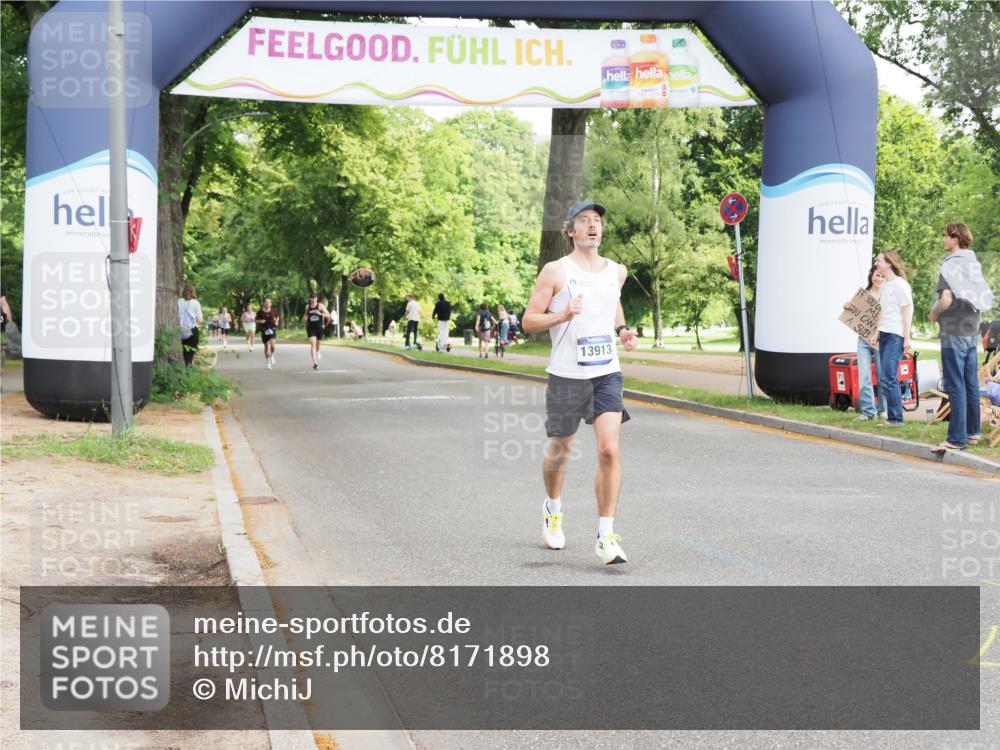 29.06.2025 - hella hamburg halbmarathon MichiJ http://msf.ph/oto/8171898 29.06.2025 10:15:17 Zwischen KM18-KM19 11078, 13913, 14836 meine-sportfotos.de