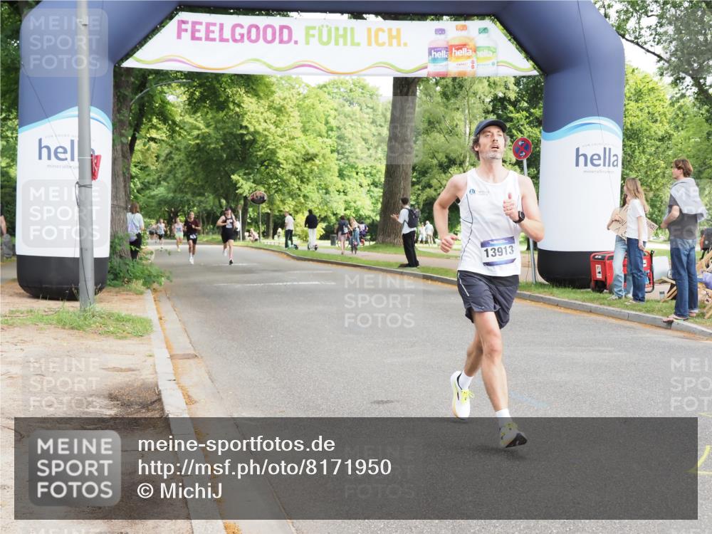 29.06.2025 - hella hamburg halbmarathon MichiJ http://msf.ph/oto/8171950 29.06.2025 10:15:17 Zwischen KM18-KM19 11078, 13913, 14836 meine-sportfotos.de
