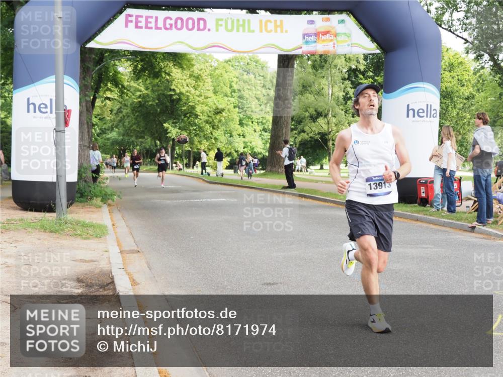 29.06.2025 - hella hamburg halbmarathon MichiJ http://msf.ph/oto/8171974 29.06.2025 10:15:17 Zwischen KM18-KM19 11078, 13913, 14836 meine-sportfotos.de