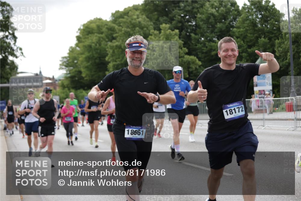 29.06.2025 - hella hamburg halbmarathon Jannik Wohlers http://msf.ph/oto/8171986 29.06.2025 10:21:44 Lombardsbrücke 1003, 1294, 1419, 1963, 2009, 2063, 2514, 2744, 3050, 3172, 3458, 3768, 4366, 4970, 5641, 6881, 6977, 7162, 8431, 8860, 8884, 8954, 9327, 9516, 9788, 9807, 10088, 10167, 10710, 11440, 12894, 13255, 14053, 14055, 14059, 14168, 14180, 14442, 15129, 15324, 15635, 15660, 16143, 16154, 16161, 16796, 16920, 17416, 17556, 17696, 17944, 18172, 18661, 19008, 19154 meine-sportfotos.de