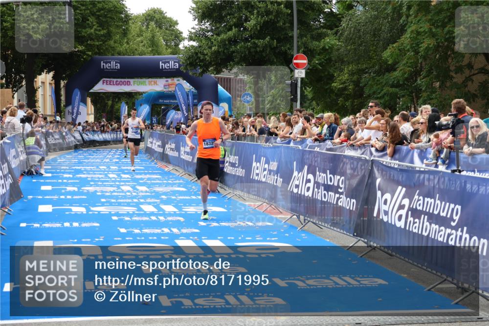 29.06.2025 - hella hamburg halbmarathon Zöllner http://msf.ph/oto/8171995 29.06.2025 10:23:04 Ziel 4128, 7862, 18328 meine-sportfotos.de