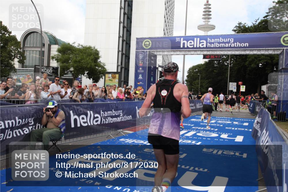 29.06.2025 - hella hamburg halbmarathon Michael Strokosch http://msf.ph/oto/8172030 29.06.2025 10:36:39 Ziel 2121, 3809, 5092, 6915, 8121, 11833, 16523, 17723 meine-sportfotos.de