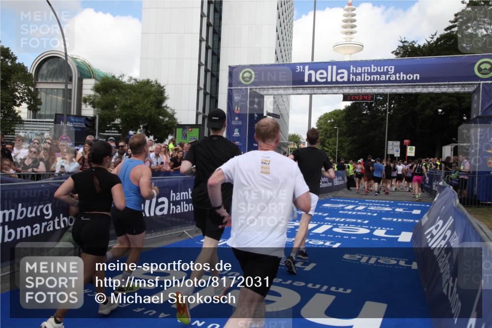 29.06.2025 - hella hamburg halbmarathon Michael Strokosch http://msf.ph/oto/8172031 29.06.2025 11:43:41 Ziel 2572, 6088, 6616, 7984, 9164, 9432, 10714, 11207, 12298, 13330, 13406, 17267 meine-sportfotos.de