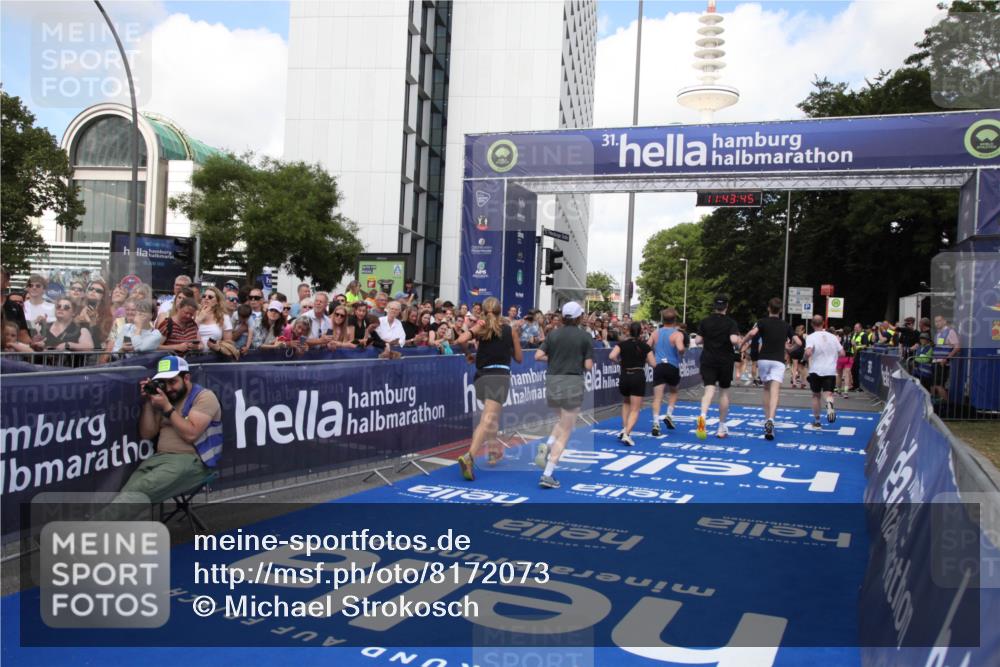 29.06.2025 - hella hamburg halbmarathon Michael Strokosch http://msf.ph/oto/8172073 29.06.2025 11:43:43 Ziel 2572, 6088, 6362, 7575, 7576, 9164, 9432, 10714, 13406, 17267 meine-sportfotos.de