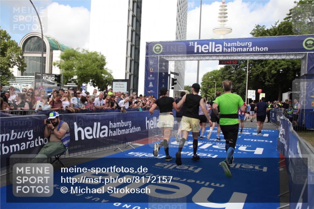 29.06.2025 - hella hamburg halbmarathon Michael Strokosch http://msf.ph/oto/8172157 29.06.2025 11:43:48 Ziel 1118, 2534, 3432, 3873, 6343, 6362, 7575, 7576, 8612, 9432, 10762, 11621, 16388 meine-sportfotos.de