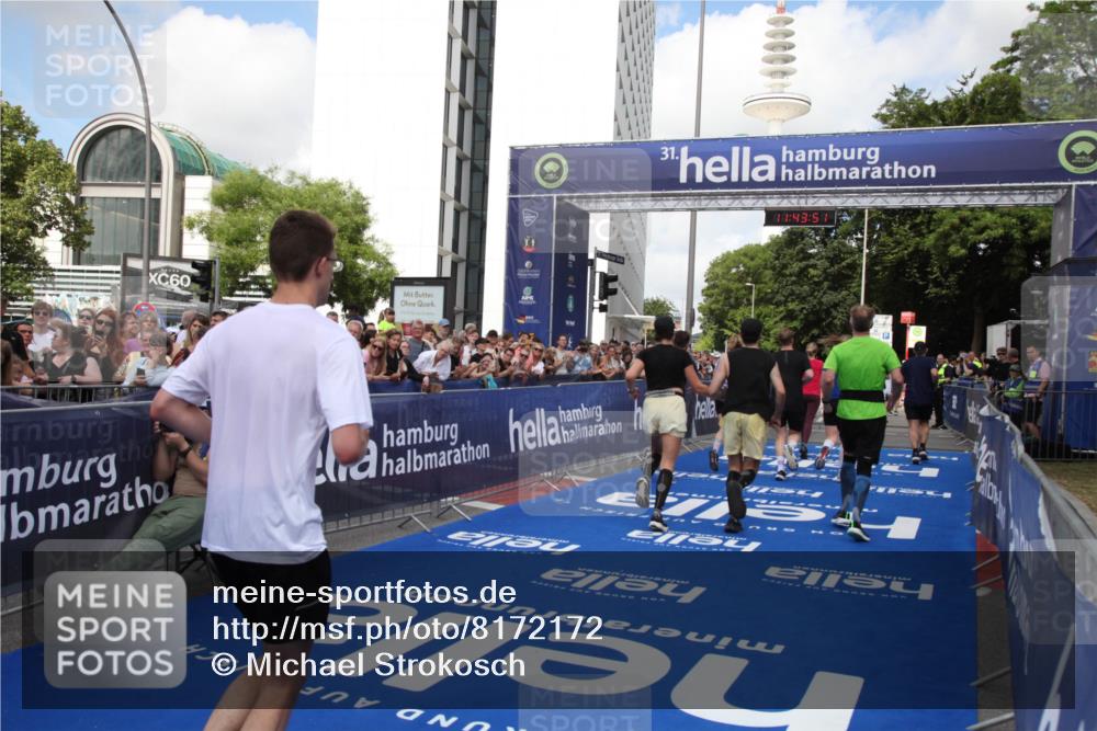 29.06.2025 - hella hamburg halbmarathon Michael Strokosch http://msf.ph/oto/8172172 29.06.2025 11:43:49 Ziel 1118, 2534, 3432, 3873, 6343, 6362, 7449, 7575, 7576, 8612, 10762, 11242, 11621, 16388 meine-sportfotos.de