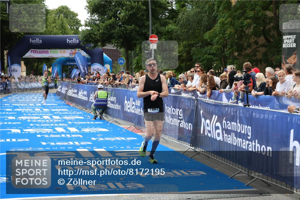 29.06.2025 - hella hamburg halbmarathon Zöllner http://msf.ph/oto/8172195 29.06.2025 10:23:11 Ziel 7862, 18930 meine-sportfotos.de