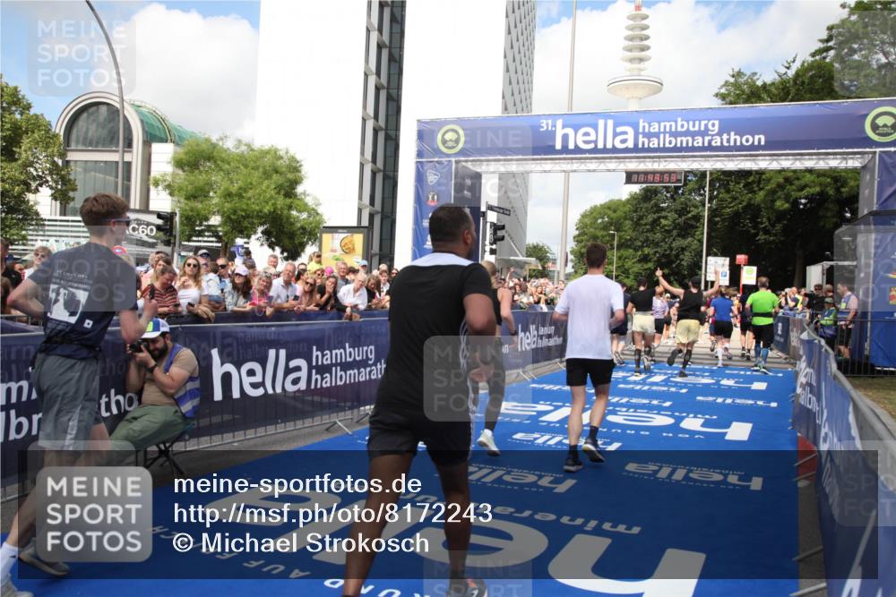 29.06.2025 - hella hamburg halbmarathon Michael Strokosch http://msf.ph/oto/8172243 29.06.2025 11:43:51 Ziel 1118, 1685, 2534, 3432, 3653, 3873, 6343, 6362, 7449, 7575, 7576, 8612, 8739, 10762, 11242, 11621, 16388 meine-sportfotos.de