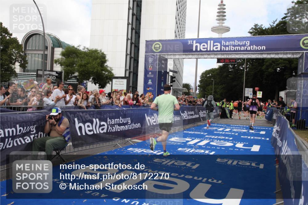 29.06.2025 - hella hamburg halbmarathon Michael Strokosch http://msf.ph/oto/8172270 29.06.2025 10:36:43 Ziel 1571, 3809, 5092, 6915, 14622, 15621, 16523, 18038, 18733 meine-sportfotos.de