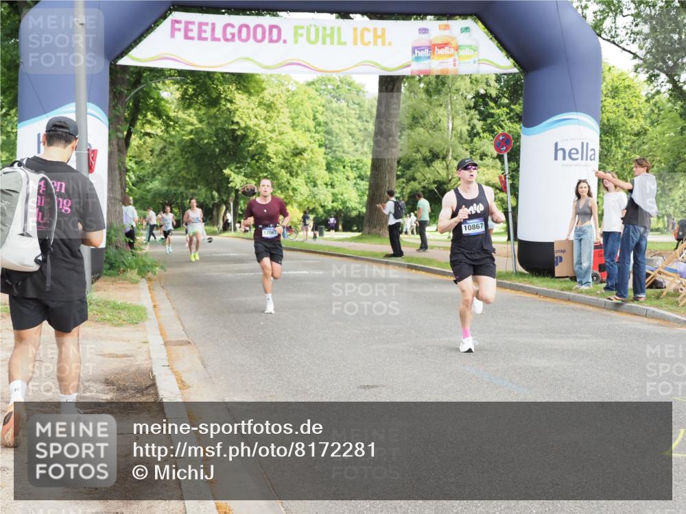 29.06.2025 - hella hamburg halbmarathon MichiJ http://msf.ph/oto/8172281 29.06.2025 10:15:23 Zwischen KM18-KM19 10867, 12067, 13913 meine-sportfotos.de
