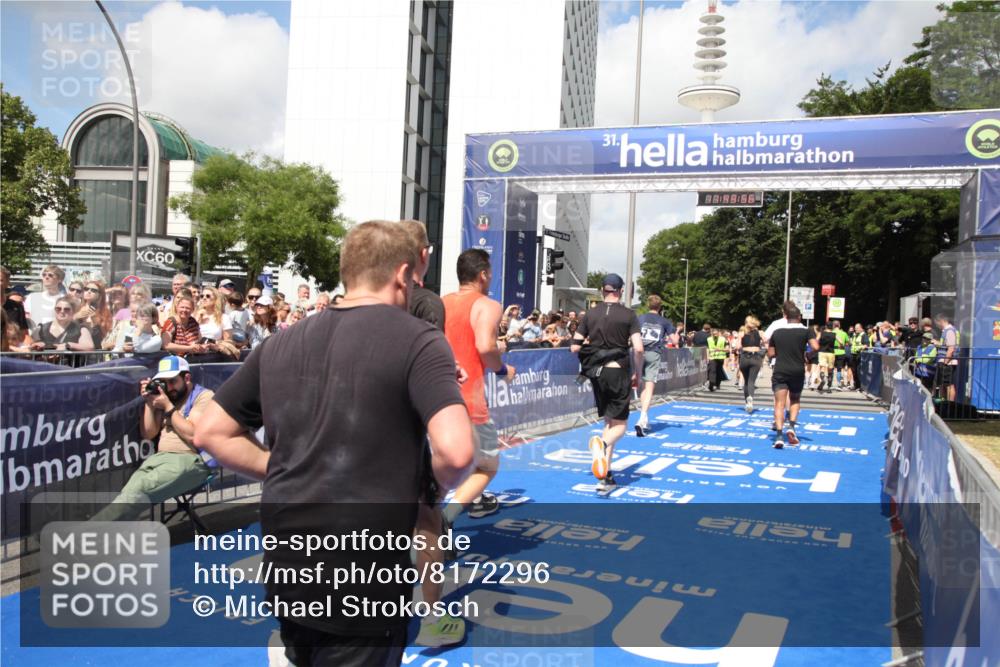 29.06.2025 - hella hamburg halbmarathon Michael Strokosch http://msf.ph/oto/8172296 29.06.2025 11:43:54 Ziel 1685, 3653, 3873, 3896, 6995, 7449, 8198, 8199, 8612, 8739, 10762, 11242, 12010, 15477, 16667, 18674 meine-sportfotos.de