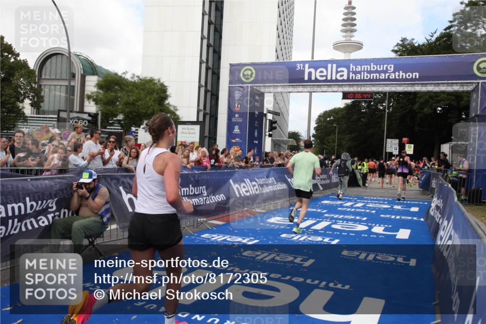 29.06.2025 - hella hamburg halbmarathon Michael Strokosch http://msf.ph/oto/8172305 29.06.2025 10:36:43 Ziel 1571, 3809, 5092, 6915, 14622, 15621, 16523, 18038, 18733 meine-sportfotos.de