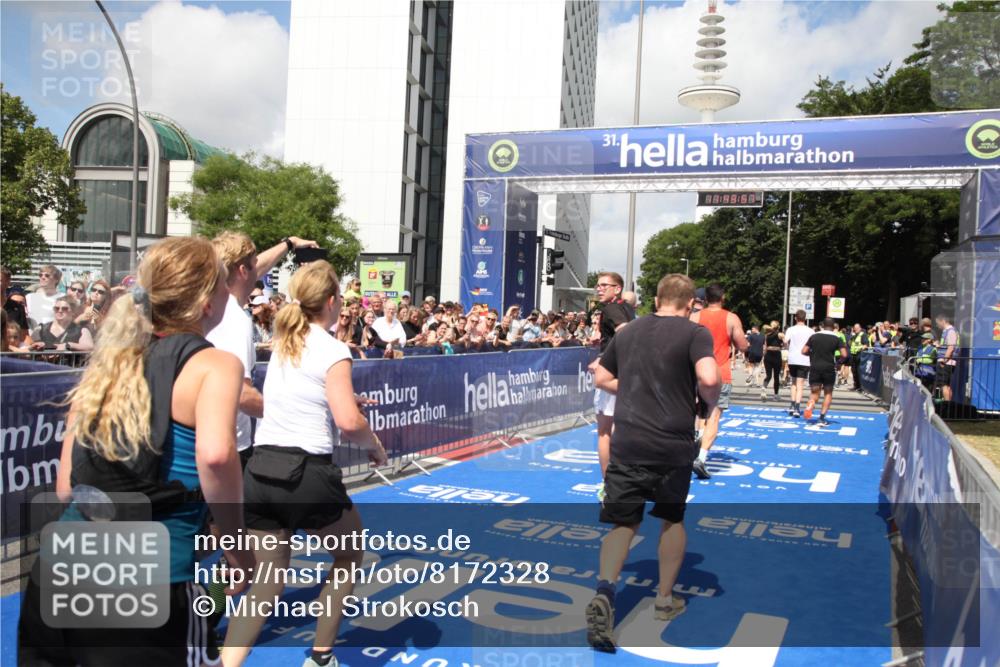 29.06.2025 - hella hamburg halbmarathon Michael Strokosch http://msf.ph/oto/8172328 29.06.2025 11:43:55 Ziel 1685, 3653, 3896, 6995, 7449, 8198, 8199, 8612, 8739, 10762, 11242, 12010, 12150, 13862, 15477, 16667, 18674 meine-sportfotos.de