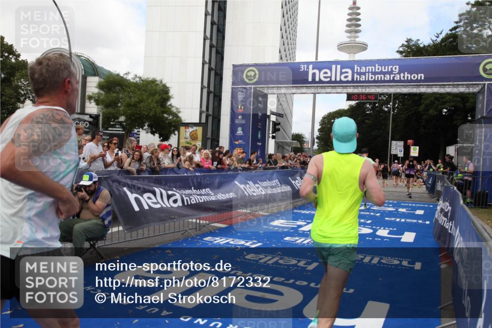29.06.2025 - hella hamburg halbmarathon Michael Strokosch http://msf.ph/oto/8172332 29.06.2025 10:36:44 Ziel 1571, 3809, 5092, 5961, 6915, 14622, 15621, 16523, 18038, 18733 meine-sportfotos.de