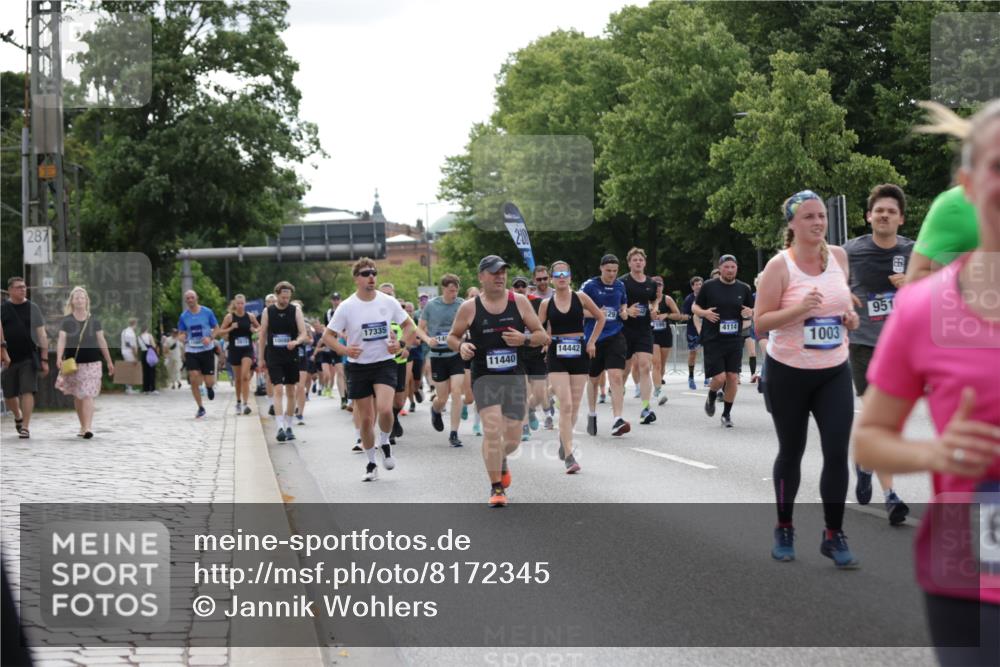 29.06.2025 - hella hamburg halbmarathon Jannik Wohlers http://msf.ph/oto/8172345 29.06.2025 10:21:51 Lombardsbrücke 1003, 1187, 1419, 1598, 2009, 2022, 2063, 2351, 2514, 3050, 3108, 3172, 3458, 3768, 3910, 3946, 4113, 4114, 4131, 4366, 4556, 4559, 4829, 4970, 5079, 5838, 6030, 6048, 6049, 6303, 6307, 6820, 6977, 7794, 8431, 8855, 8884, 8954, 9204, 9516, 9788, 10088, 10241, 10917, 11046, 11440, 12933, 13255, 13820, 14053, 14059, 14079, 14314, 14333, 14442, 14901, 14903, 14980, 15114, 15129, 15660, 16154, 16920, 17416, 17556, 17696, 18172, 18661, 19154 meine-sportfotos.de
