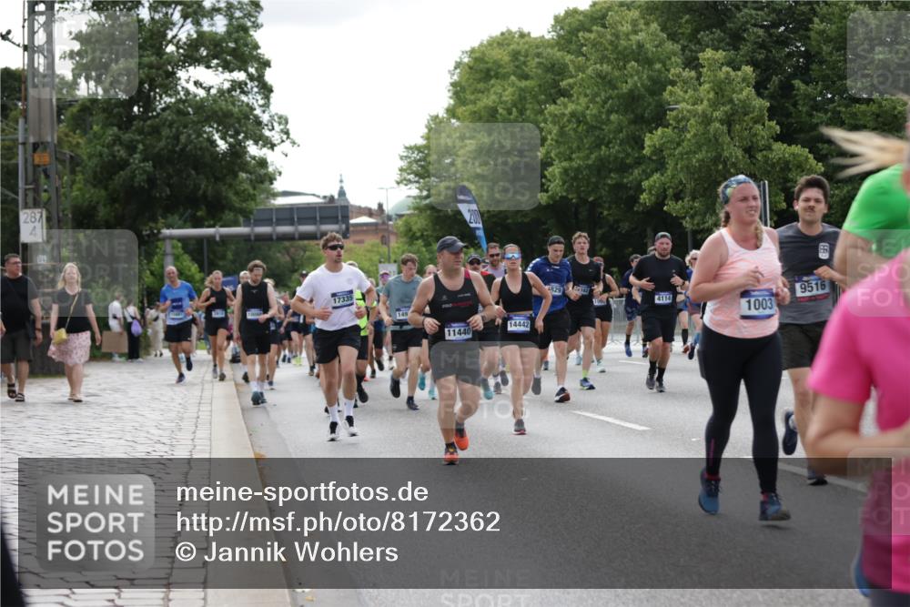 29.06.2025 - hella hamburg halbmarathon Jannik Wohlers http://msf.ph/oto/8172362 29.06.2025 10:21:51 Lombardsbrücke 1003, 1187, 1419, 1598, 2009, 2022, 2063, 2351, 2514, 3050, 3108, 3172, 3458, 3768, 3910, 3946, 4113, 4114, 4131, 4366, 4556, 4559, 4829, 4970, 5079, 5838, 6030, 6048, 6049, 6303, 6307, 6820, 6977, 7794, 8431, 8855, 8884, 8954, 9204, 9516, 9788, 10088, 10241, 10917, 11046, 11440, 12933, 13255, 13820, 14053, 14059, 14079, 14314, 14333, 14442, 14901, 14903, 14980, 15114, 15129, 15660, 16154, 16920, 17416, 17556, 17696, 18172, 18661, 19154 meine-sportfotos.de