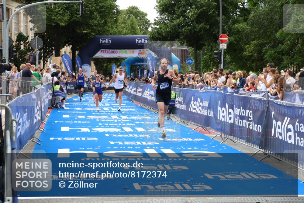 29.06.2025 - hella hamburg halbmarathon Zöllner http://msf.ph/oto/8172374 29.06.2025 10:23:29 Ziel 35, 52, 9385, 17771, 19078 meine-sportfotos.de