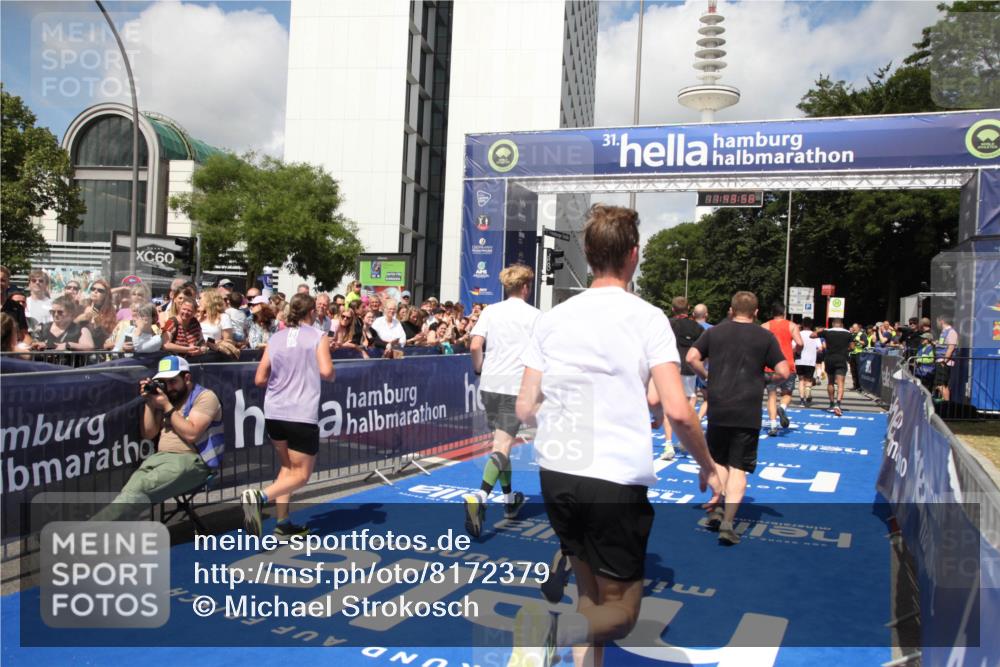 29.06.2025 - hella hamburg halbmarathon Michael Strokosch http://msf.ph/oto/8172379 29.06.2025 11:43:56 Ziel 1685, 3653, 3896, 6995, 7449, 8198, 8199, 8612, 8739, 10762, 11242, 12010, 12150, 13862, 15477, 16667, 18674 meine-sportfotos.de