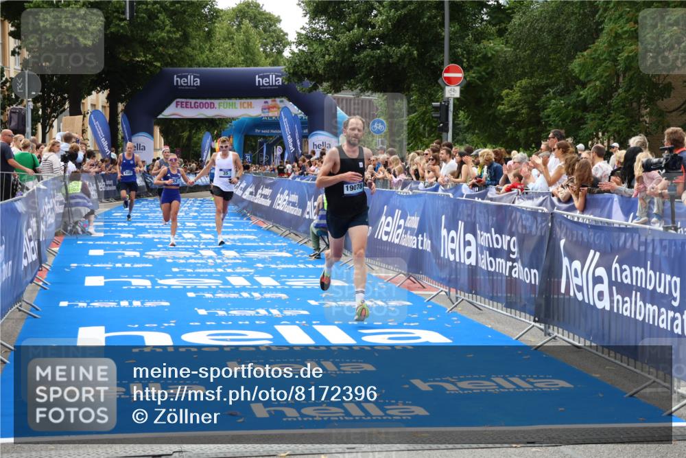 29.06.2025 - hella hamburg halbmarathon Zöllner http://msf.ph/oto/8172396 29.06.2025 10:23:29 Ziel 35, 52, 9385, 17771, 19078 meine-sportfotos.de