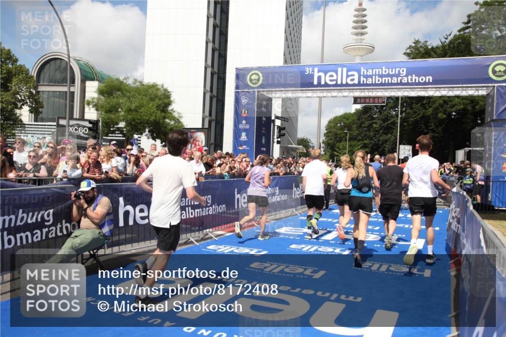 29.06.2025 - hella hamburg halbmarathon Michael Strokosch http://msf.ph/oto/8172408 29.06.2025 11:43:57 Ziel 1685, 3653, 3896, 6995, 7449, 8198, 8199, 8739, 9644, 10762, 11242, 12010, 12150, 13862, 15039, 15477, 16667, 18674, 18864 meine-sportfotos.de