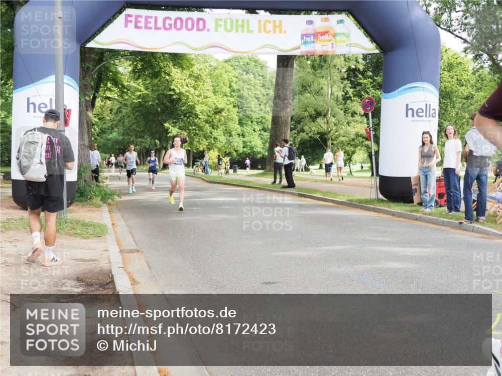 29.06.2025 - hella hamburg halbmarathon MichiJ http://msf.ph/oto/8172423 29.06.2025 10:15:25 Zwischen KM18-KM19 10867, 12067, 13913 meine-sportfotos.de