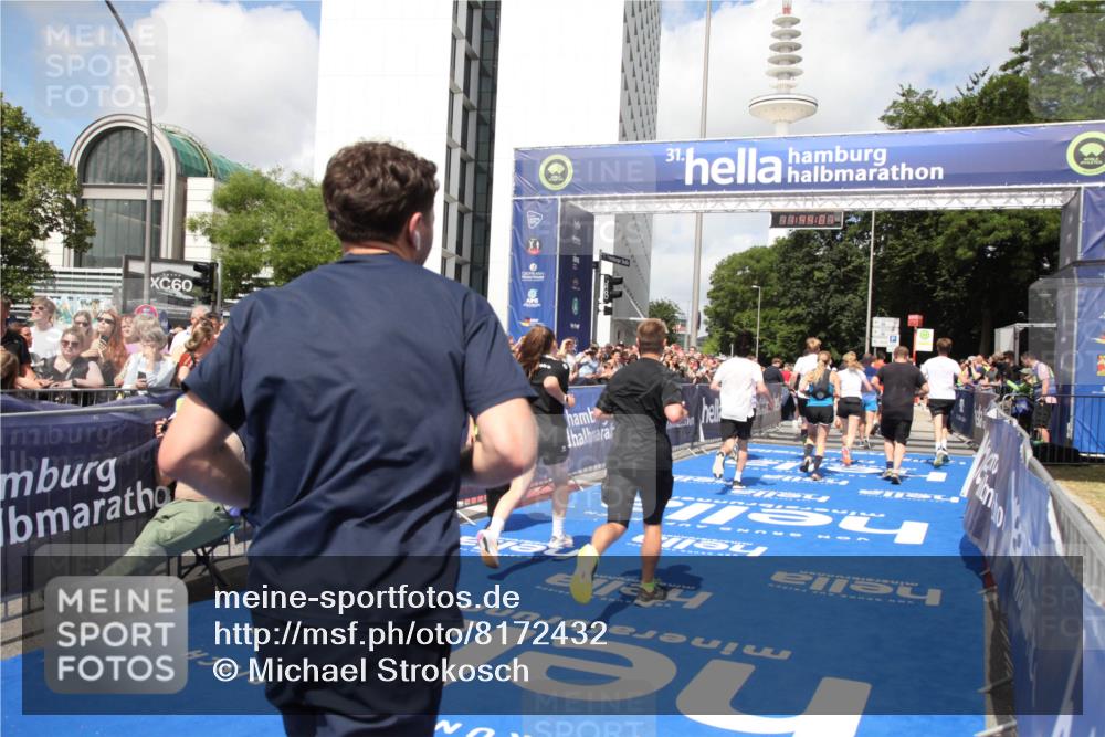 29.06.2025 - hella hamburg halbmarathon Michael Strokosch http://msf.ph/oto/8172432 29.06.2025 11:43:59 Ziel 1685, 3653, 3896, 6995, 8198, 8199, 8739, 9644, 12010, 12150, 13862, 15039, 15477, 16667, 17879, 18674, 18864 meine-sportfotos.de