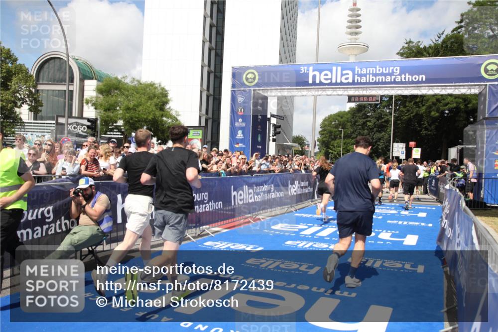 29.06.2025 - hella hamburg halbmarathon Michael Strokosch http://msf.ph/oto/8172439 29.06.2025 11:44:00 Ziel 1685, 3896, 6995, 8198, 8199, 9644, 11097, 12010, 12150, 13862, 14037, 15039, 15477, 16667, 17879, 18674, 18864 meine-sportfotos.de
