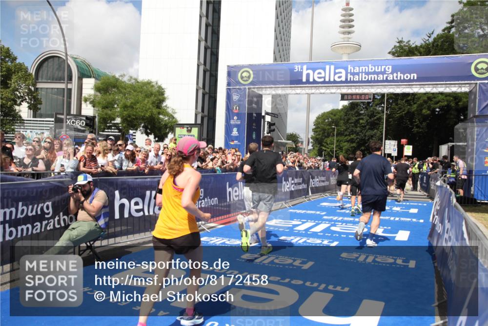 29.06.2025 - hella hamburg halbmarathon Michael Strokosch http://msf.ph/oto/8172458 29.06.2025 11:44:01 Ziel 3896, 6995, 8198, 8199, 9644, 10626, 10627, 11097, 12010, 12028, 12150, 13862, 14037, 15039, 15477, 16667, 17666, 17879, 18674, 18864 meine-sportfotos.de