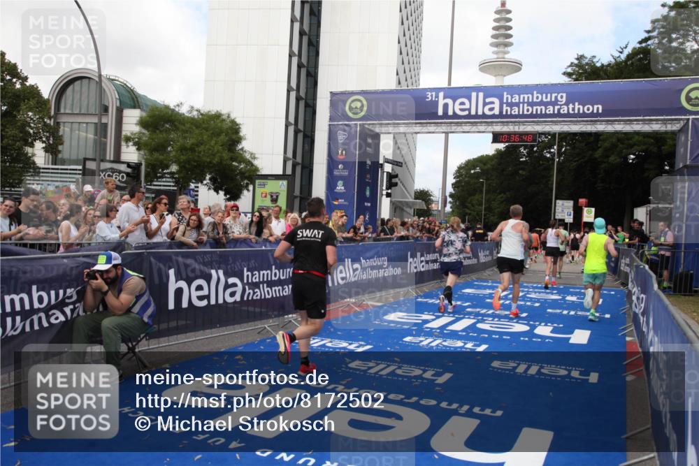 29.06.2025 - hella hamburg halbmarathon Michael Strokosch http://msf.ph/oto/8172502 29.06.2025 10:36:47 Ziel 1571, 3809, 4865, 5092, 5961, 6529, 13343, 14622, 15621, 18038, 18733 meine-sportfotos.de