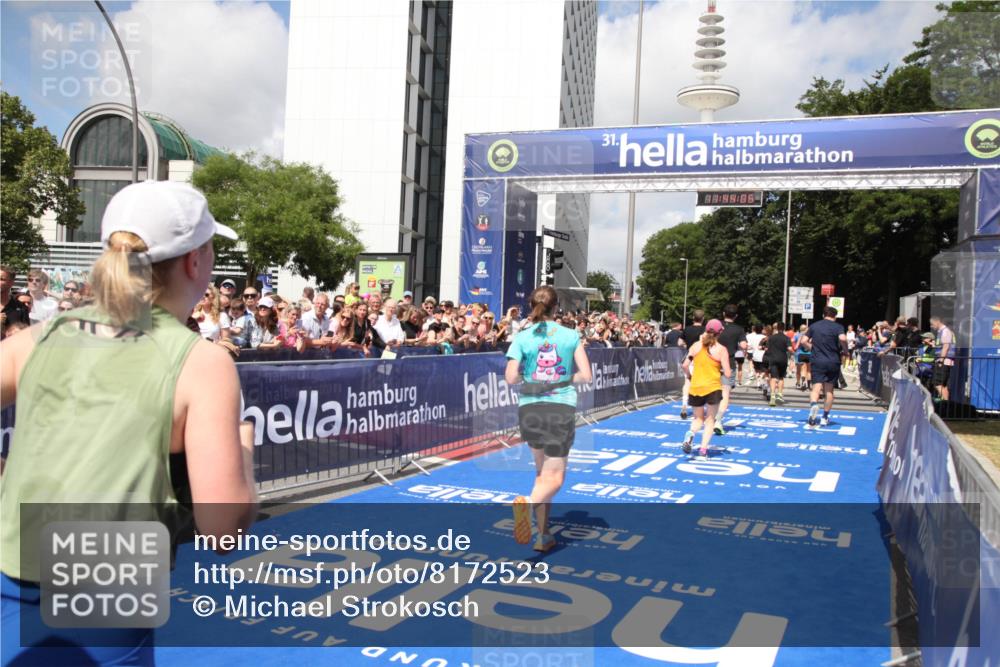 29.06.2025 - hella hamburg halbmarathon Michael Strokosch http://msf.ph/oto/8172523 29.06.2025 11:44:03 Ziel 3246, 4260, 6995, 9644, 10626, 10627, 11097, 11260, 11740, 12028, 12150, 12969, 13862, 14037, 15039, 16667, 17666, 17879, 18864 meine-sportfotos.de