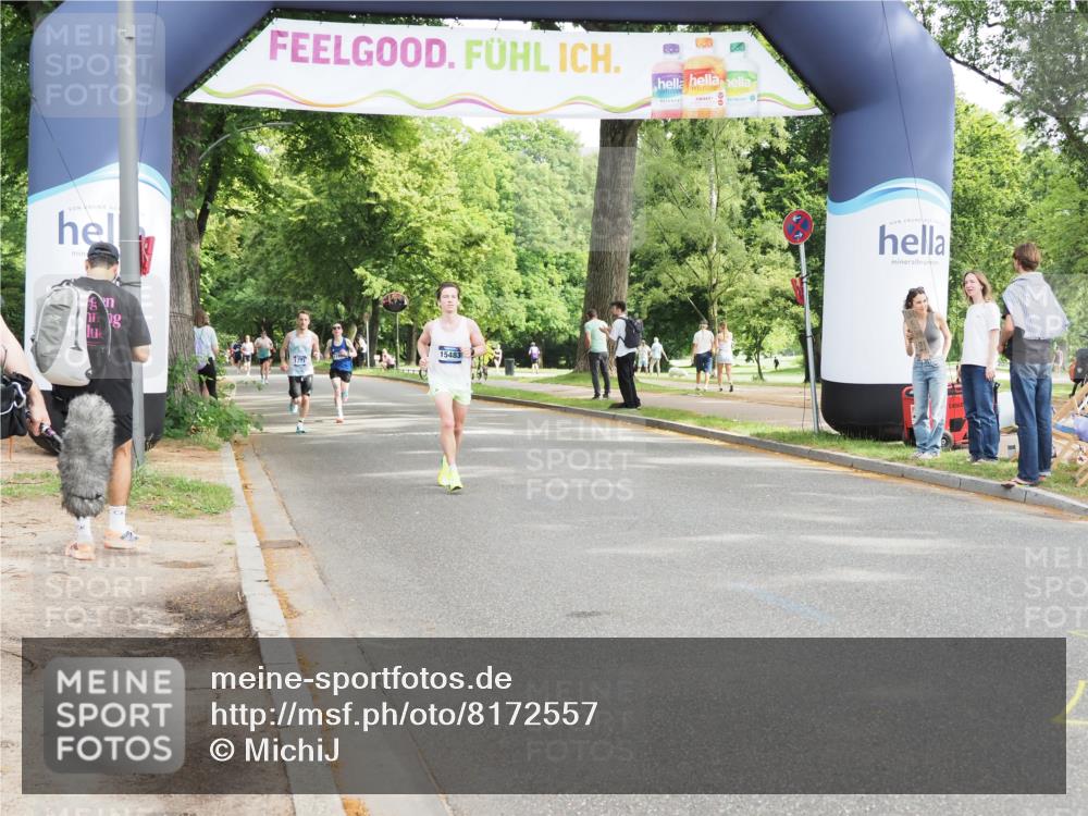 29.06.2025 - hella hamburg halbmarathon MichiJ http://msf.ph/oto/8172557 29.06.2025 10:15:26 Zwischen KM18-KM19 10867, 12067 meine-sportfotos.de