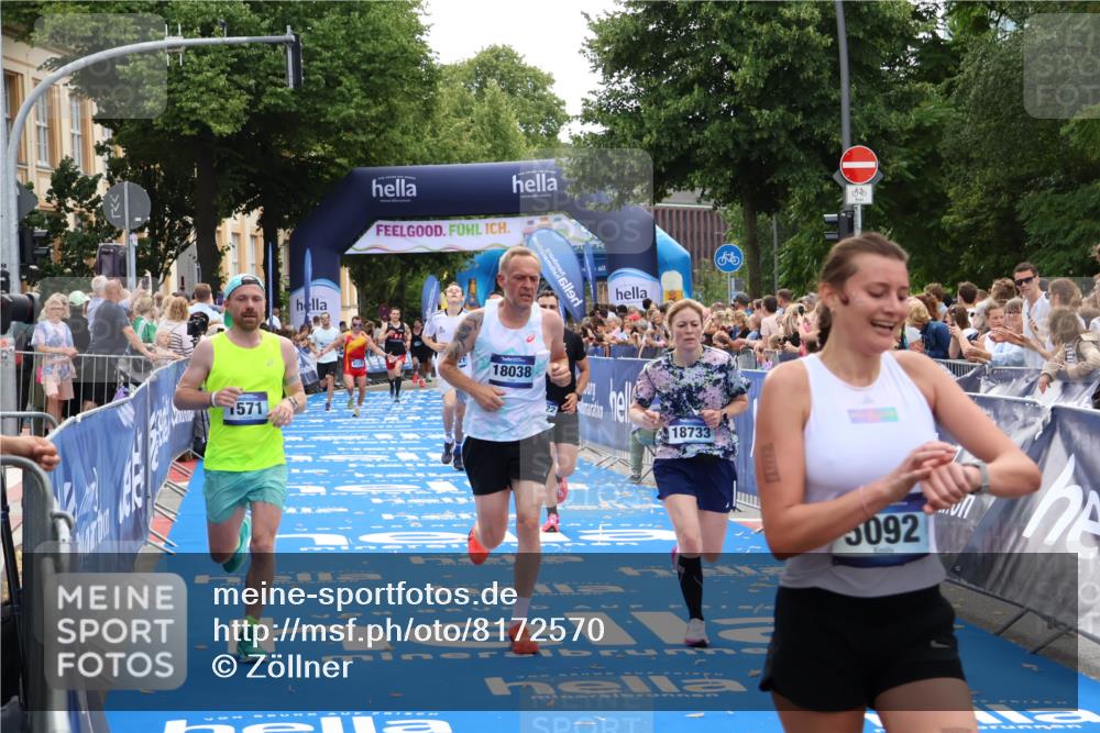 29.06.2025 - hella hamburg halbmarathon Zöllner http://msf.ph/oto/8172570 29.06.2025 10:36:47 Ziel 1571, 4865, 5092, 5961, 6529, 13343, 14622, 15621, 18038, 18733 meine-sportfotos.de