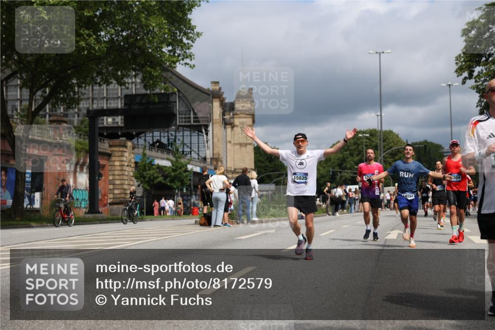 29.06.2025 - hella hamburg halbmarathon Yannick Fuchs http://msf.ph/oto/8172579 29.06.2025 10:41:24 20KM 1012, 1070, 1460, 1689, 1942, 2274, 2623, 3304, 5129, 5472, 5532, 5650, 5889, 6203, 6630, 7480, 7908, 8564, 9051, 9305, 10122, 10208, 10423, 11021, 11077, 12724, 13223, 13303, 14415, 14482, 14594, 15451, 15611, 15714, 15825, 15923, 15973, 16089, 16175, 16819, 17229, 17718, 17743, 17846, 18297, 18356 meine-sportfotos.de