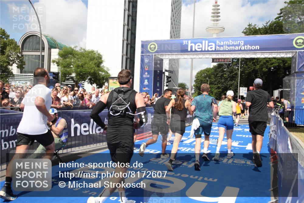 29.06.2025 - hella hamburg halbmarathon Michael Strokosch http://msf.ph/oto/8172607 29.06.2025 11:44:05 Ziel 1465, 1901, 3246, 4260, 4271, 4618, 9644, 10626, 10627, 11097, 11260, 11740, 12028, 12969, 13970, 13971, 14037, 15039, 16260, 16559, 17666, 17879, 18864 meine-sportfotos.de