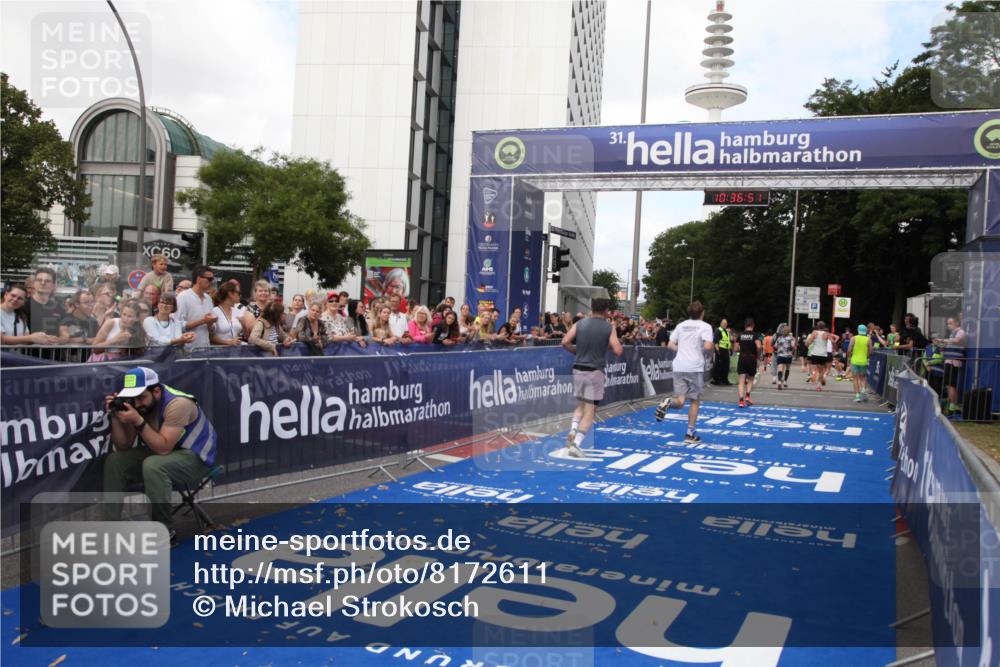 29.06.2025 - hella hamburg halbmarathon Michael Strokosch http://msf.ph/oto/8172611 29.06.2025 10:36:50 Ziel 4865, 5961, 6529, 13343, 14622, 15621, 15939 meine-sportfotos.de