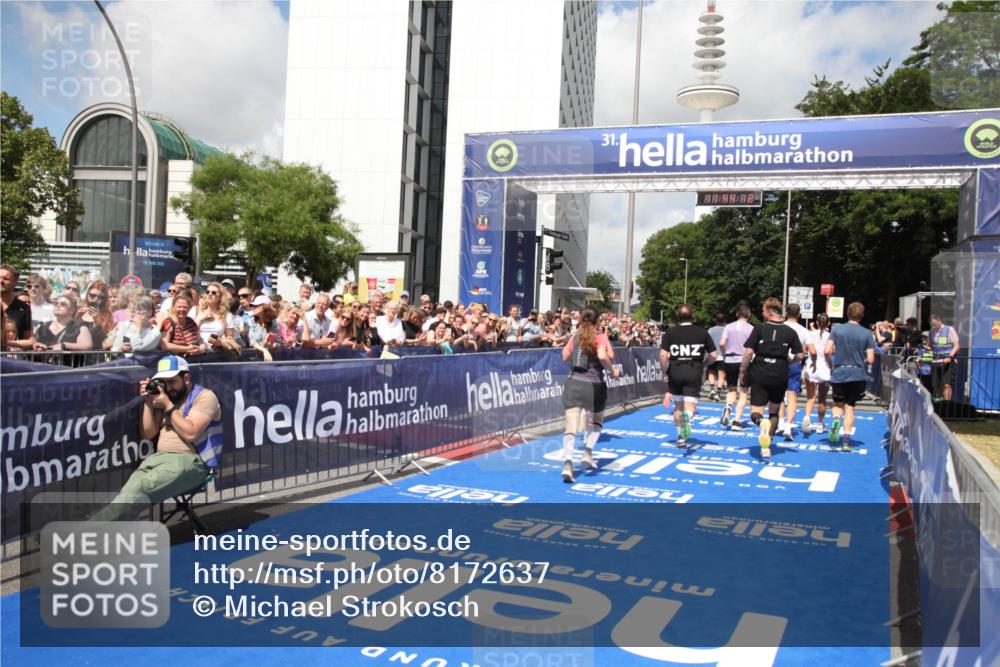 29.06.2025 - hella hamburg halbmarathon Michael Strokosch http://msf.ph/oto/8172637 29.06.2025 11:44:09 Ziel 1465, 1901, 3246, 4260, 4271, 4618, 6876, 7733, 10626, 10627, 11097, 11260, 11740, 12028, 12969, 13715, 13970, 13971, 14037, 14915, 16260, 16559, 17666, 17791 meine-sportfotos.de