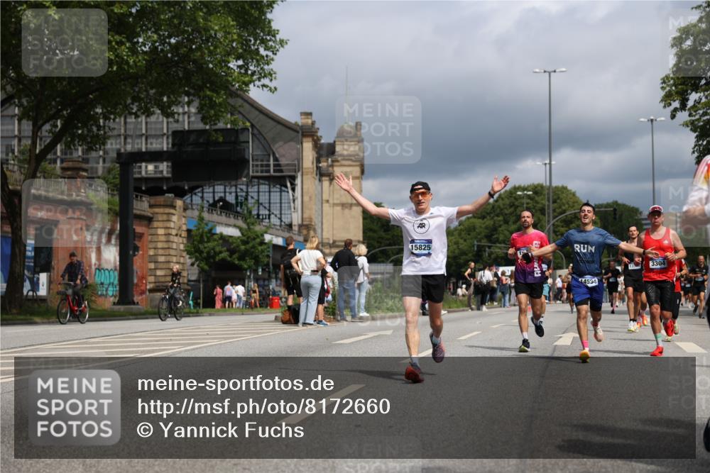 29.06.2025 - hella hamburg halbmarathon Yannick Fuchs http://msf.ph/oto/8172660 29.06.2025 10:41:24 20KM 1012, 1070, 1460, 1689, 1942, 2274, 2623, 3304, 5129, 5472, 5532, 5650, 5889, 6203, 6630, 7480, 7908, 8564, 9051, 9305, 10122, 10208, 10423, 11021, 11077, 12724, 13223, 13303, 14415, 14482, 14594, 15451, 15611, 15714, 15825, 15923, 15973, 16089, 16175, 16819, 17229, 17718, 17743, 17846, 18297, 18356 meine-sportfotos.de