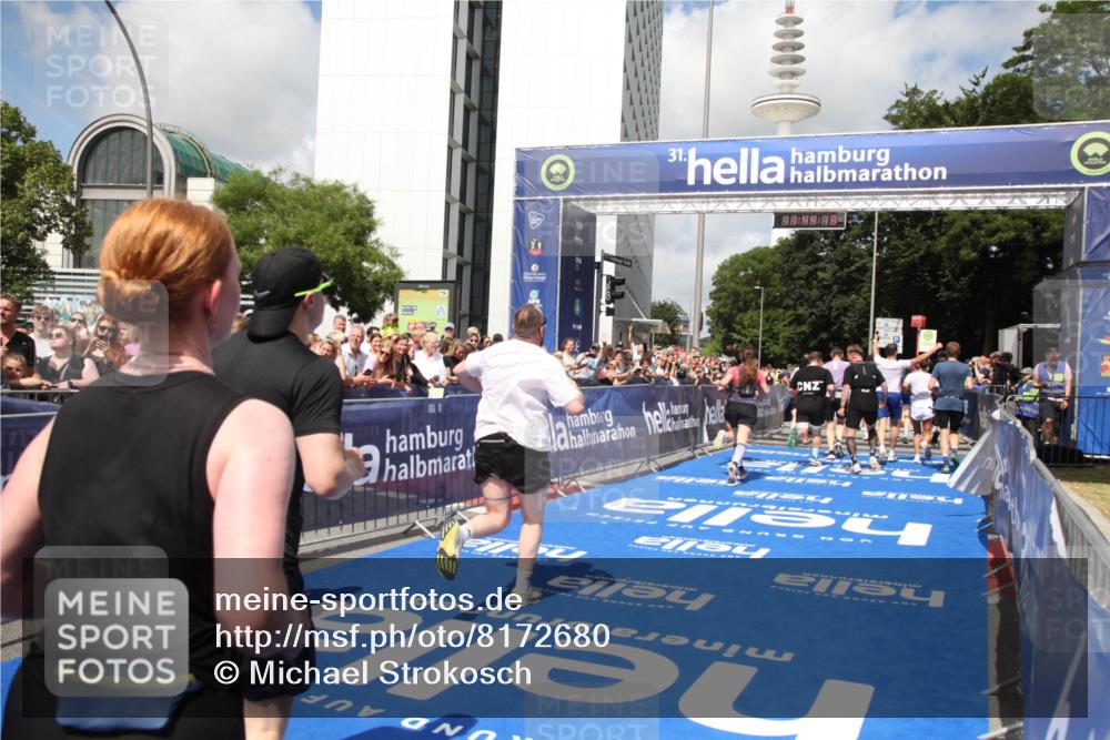 29.06.2025 - hella hamburg halbmarathon Michael Strokosch http://msf.ph/oto/8172680 29.06.2025 11:44:11 Ziel 1465, 1869, 1901, 3246, 4260, 4271, 4618, 6876, 7733, 11260, 11740, 12969, 13715, 13970, 13971, 14406, 14915, 16260, 16559, 17041, 17791 meine-sportfotos.de