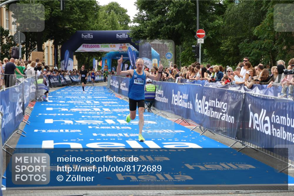 29.06.2025 - hella hamburg halbmarathon Zöllner http://msf.ph/oto/8172689 29.06.2025 10:23:39 Ziel 7834, 16169 meine-sportfotos.de