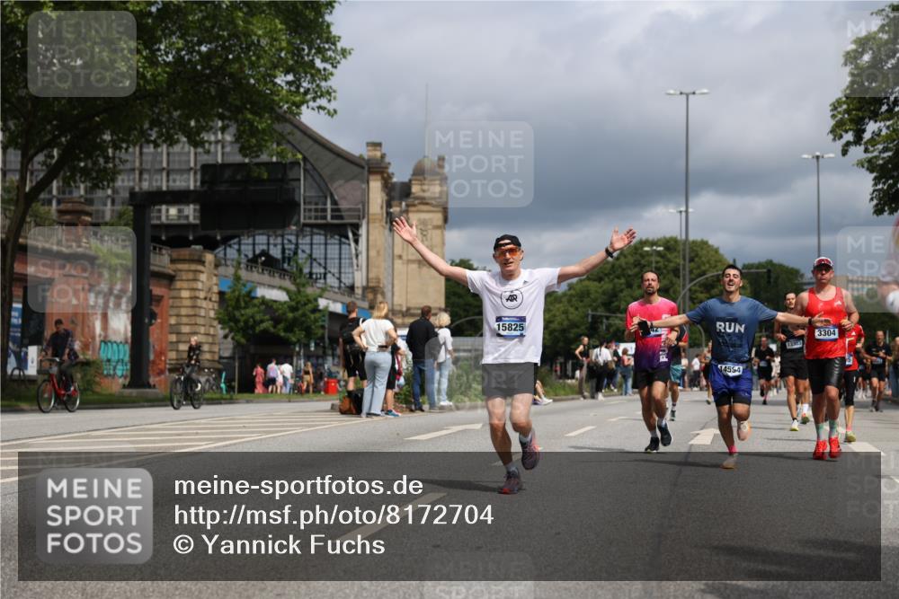 29.06.2025 - hella hamburg halbmarathon Yannick Fuchs http://msf.ph/oto/8172704 29.06.2025 10:41:24 20KM 1012, 1070, 1460, 1689, 1942, 2274, 2623, 3304, 5129, 5472, 5532, 5650, 5889, 6203, 6630, 7480, 7908, 8564, 9051, 9305, 10122, 10208, 10423, 11021, 11077, 12724, 13223, 13303, 14415, 14482, 14594, 15451, 15611, 15714, 15825, 15923, 15973, 16089, 16175, 16819, 17229, 17718, 17743, 17846, 18297, 18356 meine-sportfotos.de