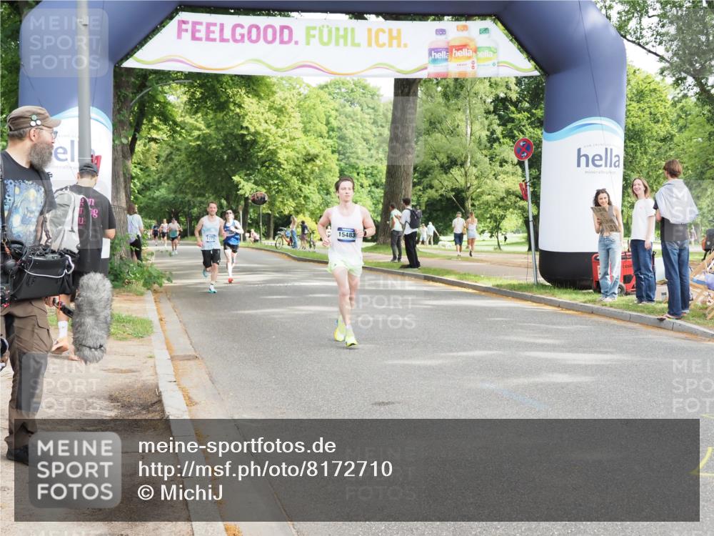 29.06.2025 - hella hamburg halbmarathon MichiJ http://msf.ph/oto/8172710 29.06.2025 10:15:27 Zwischen KM18-KM19 10867, 12067 meine-sportfotos.de