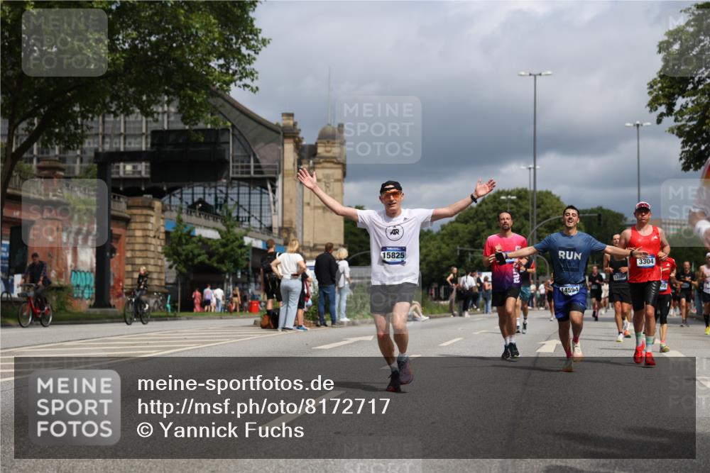 29.06.2025 - hella hamburg halbmarathon Yannick Fuchs http://msf.ph/oto/8172717 29.06.2025 10:41:24 20KM 1012, 1070, 1460, 1689, 1942, 2274, 2623, 3304, 5129, 5472, 5532, 5650, 5889, 6203, 6630, 7480, 7908, 8564, 9051, 9305, 10122, 10208, 10423, 11021, 11077, 12724, 13223, 13303, 14415, 14482, 14594, 15451, 15611, 15714, 15825, 15923, 15973, 16089, 16175, 16819, 17229, 17718, 17743, 17846, 18297, 18356 meine-sportfotos.de