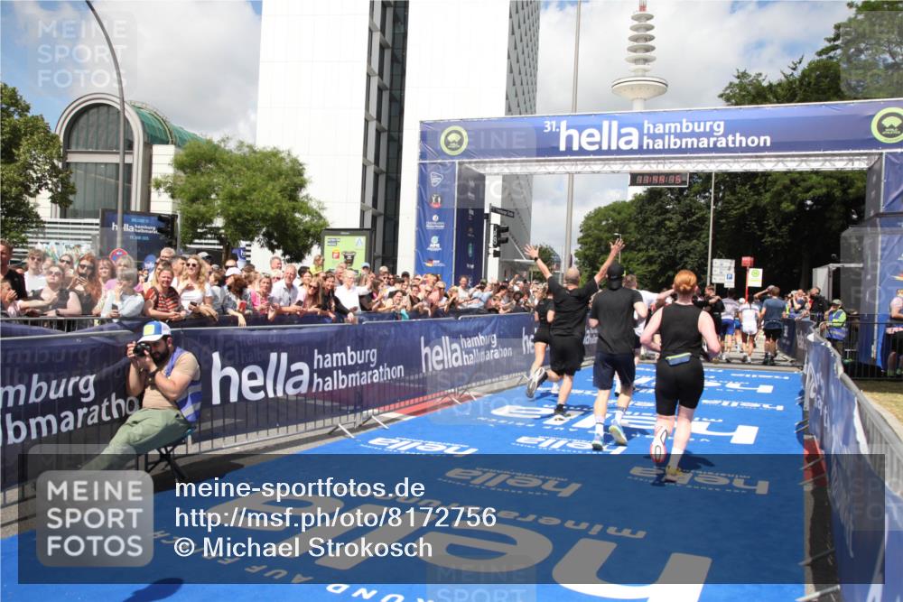 29.06.2025 - hella hamburg halbmarathon Michael Strokosch http://msf.ph/oto/8172756 29.06.2025 11:44:12 Ziel 1192, 1465, 1869, 1901, 3246, 4271, 4618, 6876, 7733, 13715, 13970, 13971, 14406, 14915, 16260, 16559, 17041, 17791 meine-sportfotos.de
