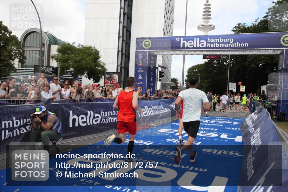 29.06.2025 - hella hamburg halbmarathon Michael Strokosch http://msf.ph/oto/8172757 29.06.2025 10:36:52 Ziel 4865, 5961, 6529, 7310, 13141, 13343, 15621, 15939 meine-sportfotos.de